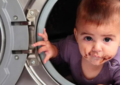 bambino messo in lavatrice dal padre storie incredibili Copertina