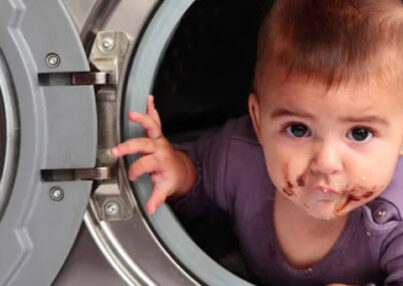 bambino messo in lavatrice dal padre storie incredibili Copertina